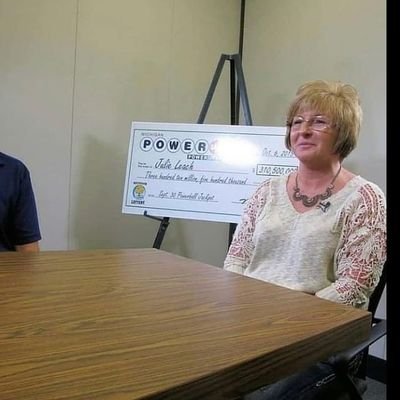 Profile Picture of Julie Leach (@Diane00931598) on Twitter