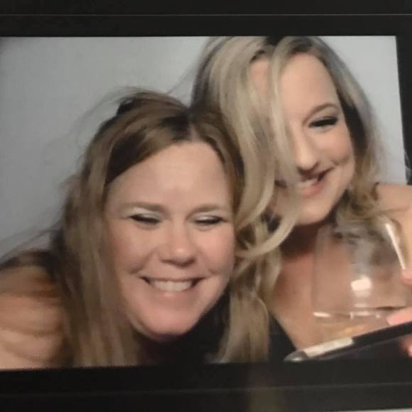 Profile Picture of Amber Lansaw (@lansawae2) on Poshmark