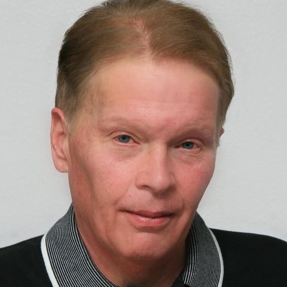 Profile Picture of Mark Urich (@mark_urich) on Poshmark