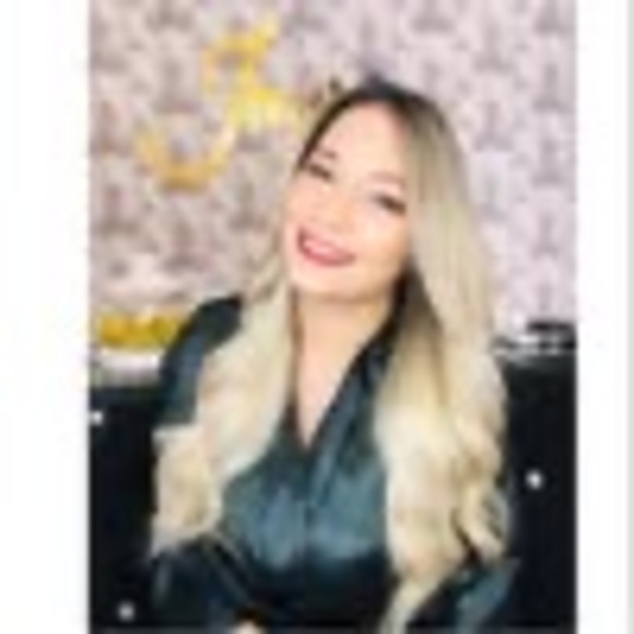 Profile Picture of Rutt Rutt (@ruttr) on Poshmark