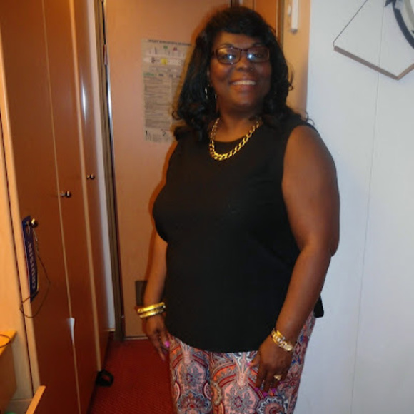 Profile Picture of Victoria Chizer (@vchizer) on Poshmark