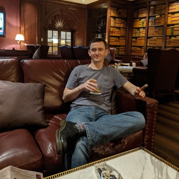 Profile Picture of Greg Gibbons (@gregorydgibbons) on Poshmark