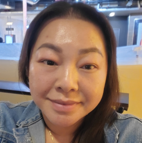 Profile Picture of Nancy Cheng (@rosiecheng1016) on Poshmark