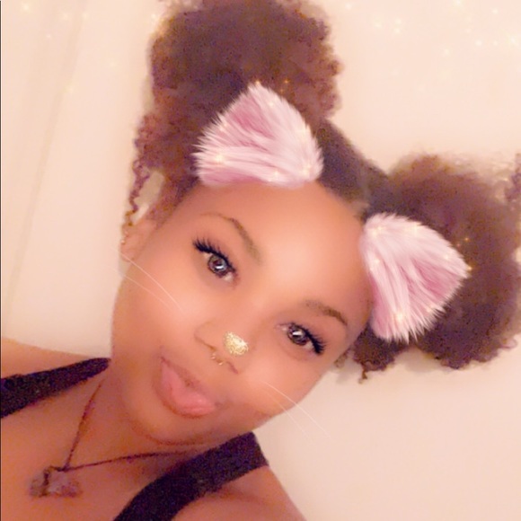 Profile Picture of Renée Allen (@reneemeansmoney) on Poshmark