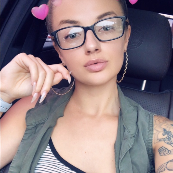 Profile Picture of Amanda Kopf (@amandaleahk) on Poshmark