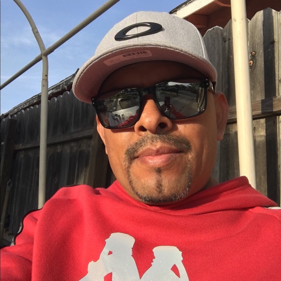 Profile Picture of Silverio Cruz (@silveriocruz) on Poshmark