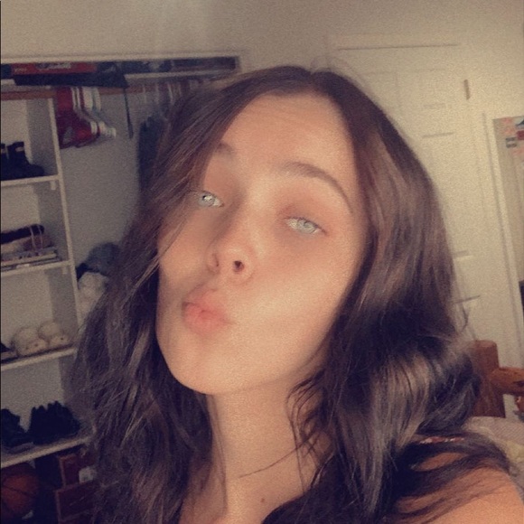 Profile Picture of Jainah Helkey (@jainahhelkey1) on Poshmark