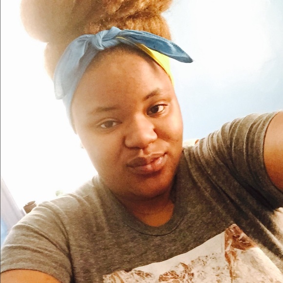 Profile Picture of Jenina Boxill (@lovable46) on Poshmark