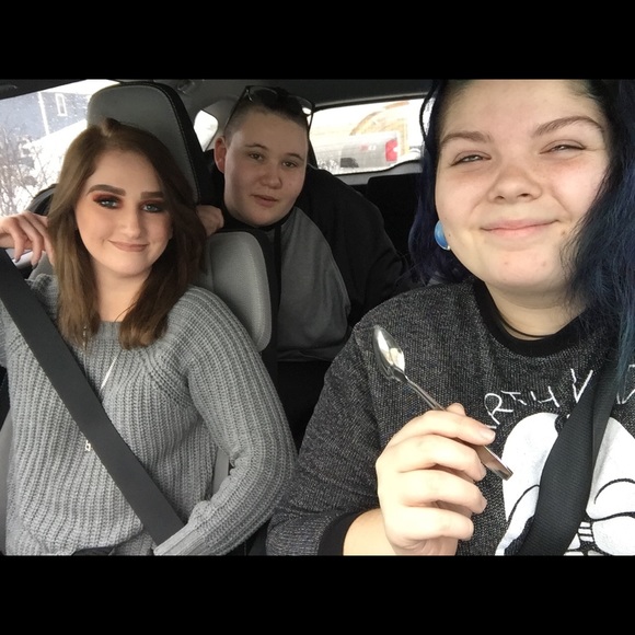 Profile Picture of Ellie Mionske (@elliemionske) on Poshmark