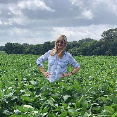 Profile Picture of Lisa Barker (@lisabarker100) on Twitter