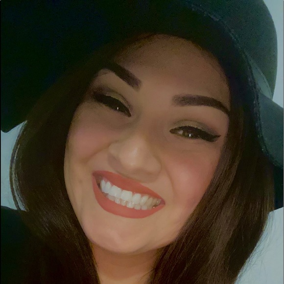 Profile Picture of Brenda Gonzalez (@sssmlove) on Poshmark