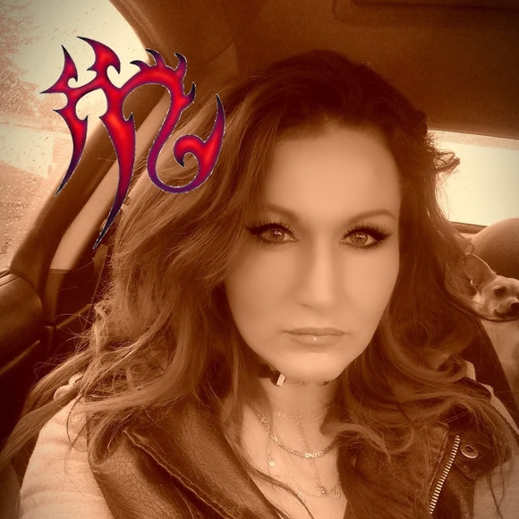 Profile Picture of Bobbie Escontrias (@bobbie_e) on Poshmark