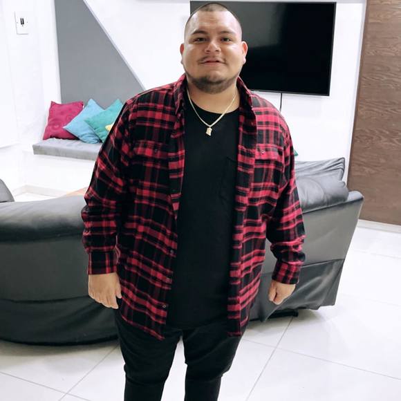 Profile Picture of Lorenzo Munoz (@lorenzo91340) on Poshmark