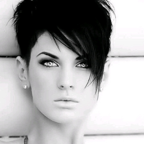 Profile Picture of Stacey Kuzmak (@skuzmak) on Poshmark