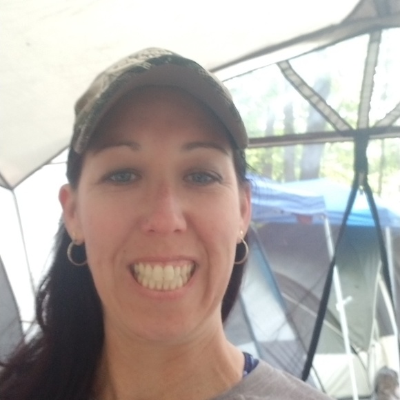 Profile Picture of Veronica Schultz (@veronicavs78) on Poshmark