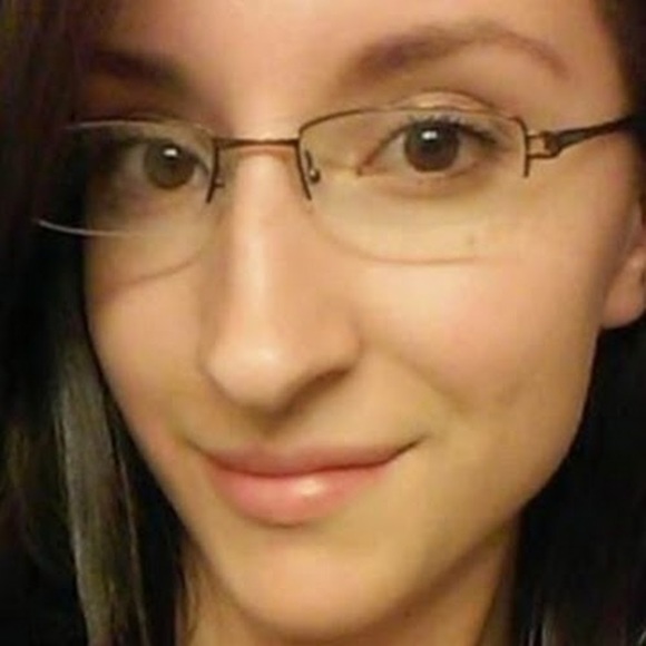Profile Picture of Emily Dumarce (@emilydumarce) on Poshmark