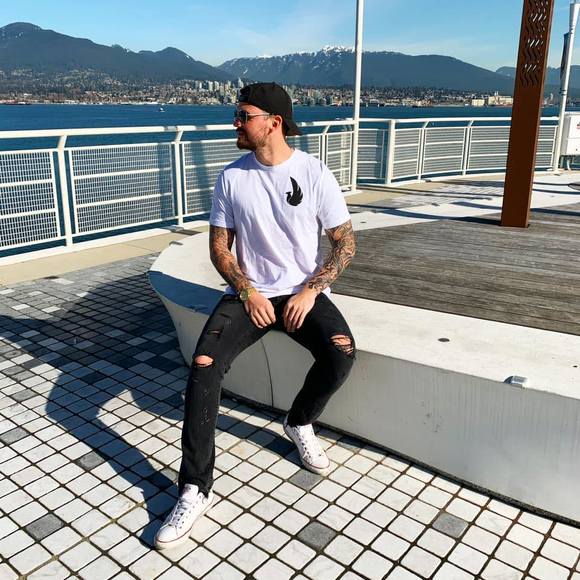 Profile Picture of Connar Abrams (@connarabrams12) on Poshmark