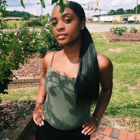 Profile Picture of Tamia Baines (@miab711) on Poshmark