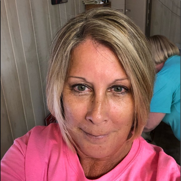 Profile Picture of Terri Daeschner (@terridaeschner) on Poshmark