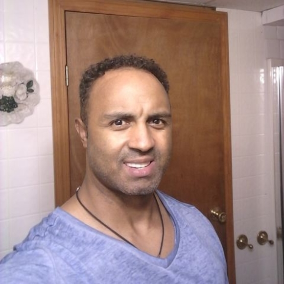 Profile Picture of John Alves (@alves944) on Poshmark