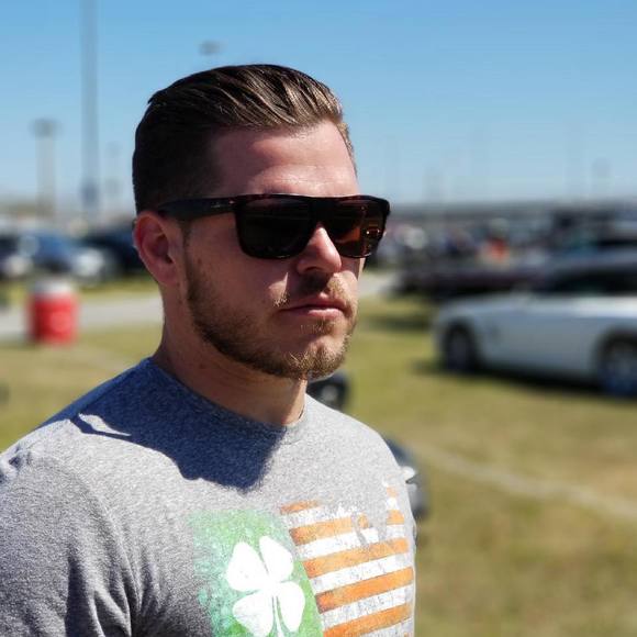 Profile Picture of Alex Moorhead (@alexm0) on Poshmark