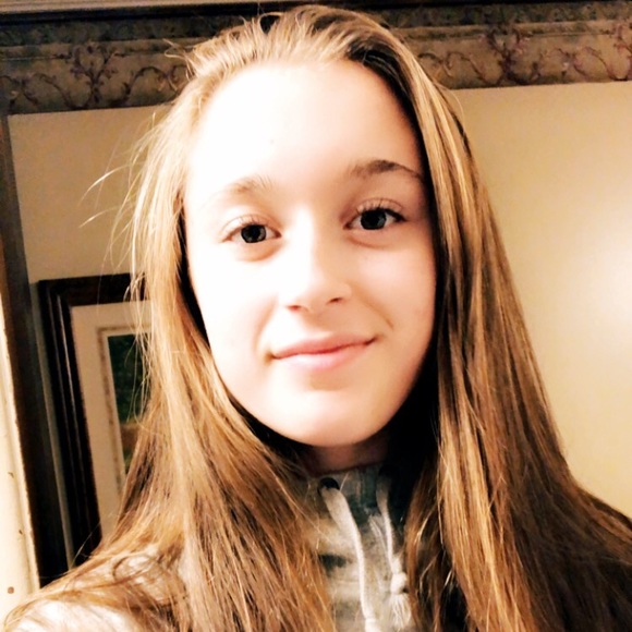 Profile Picture of Abby Giannini (@abigail_g_14) on Poshmark