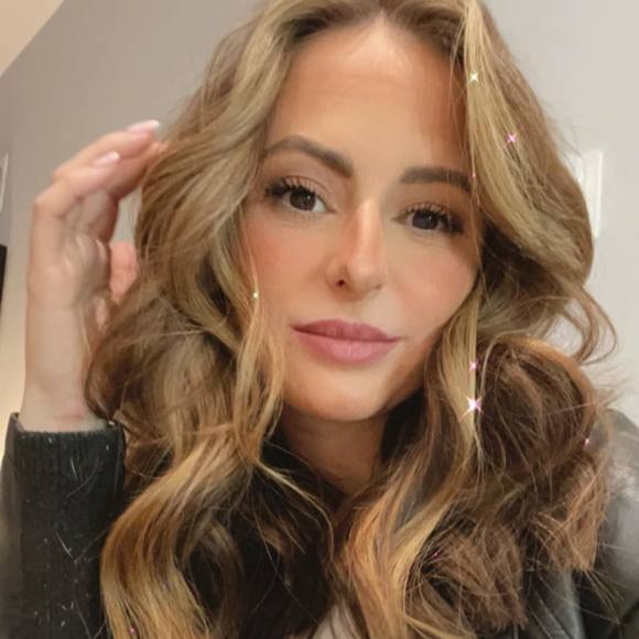 Profile Picture of Sydney Lockhead (@sydyourassdown) on Poshmark