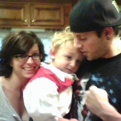 Profile Picture of Derek Edlund (@stillalive145) on Twitter