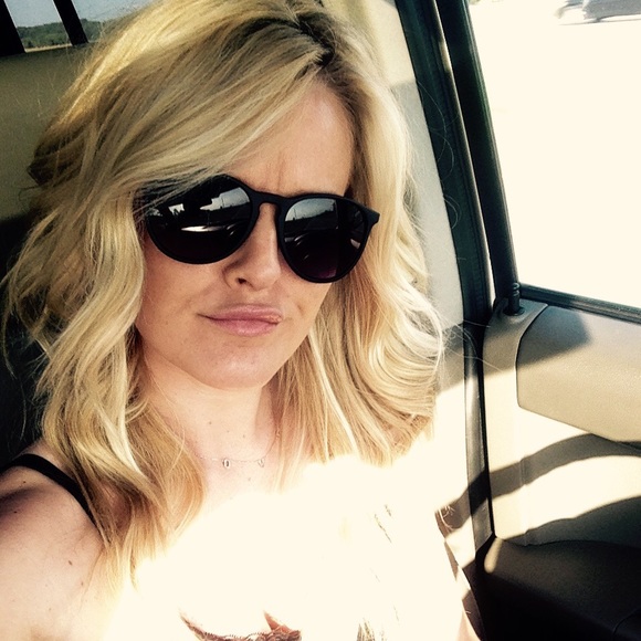 Profile Picture of Stephanie Dotseth (@sdotty25) on Poshmark