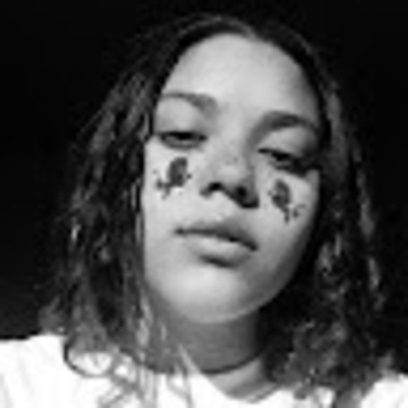 Profile Picture of Chrystal Reyes (@chrystalmarieee) on Poshmark