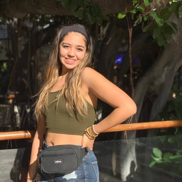 Profile Picture of Serena Ramirez (@serenaramirez13) on Poshmark