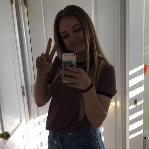 Profile Picture of Kenz Gillis (@kenzziii13) on Poshmark