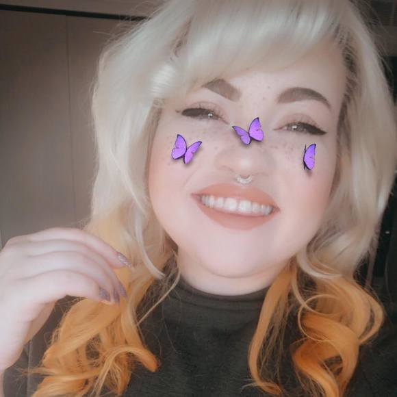 Profile Picture of Morgan Hoeffel (@morganhoeffel) on Poshmark