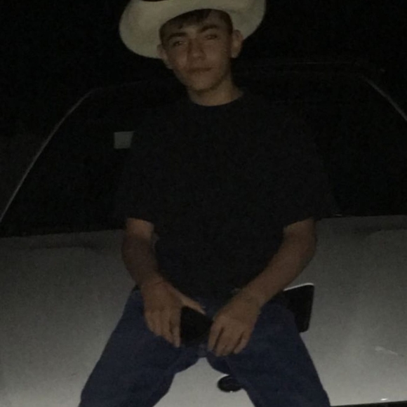 Profile Picture of Cresencio Cresencio (@cresencioc) on Poshmark