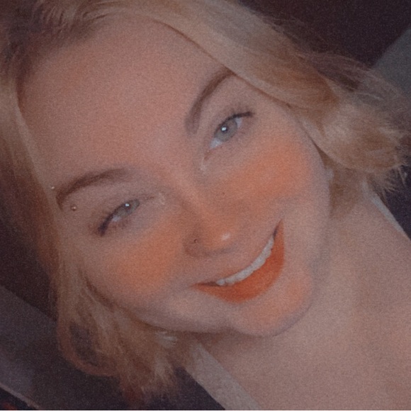 Profile Picture of Haley Mullins (@haleybug36) on Poshmark