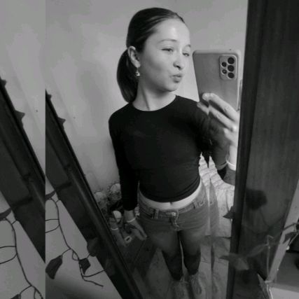 Profile Picture of 𝔏𝔲𝔠í𝔞..𝔤𝔯𝔩𝔩🧝🏻‍♀️❄️ (@chxrlucii) on Tiktok