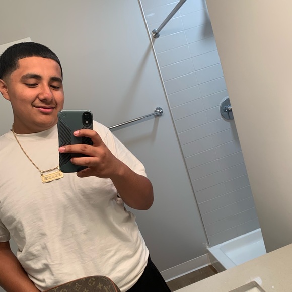 Profile Picture of Felipe Valdivia (@felipevaldivia) on Poshmark