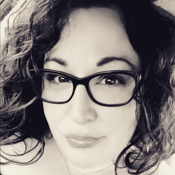 Profile Picture of Paula Carey (@pcarey207) on Poshmark