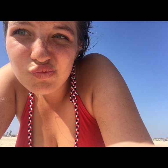 Profile Picture of Samantha Sinclair (@samrene12) on Poshmark