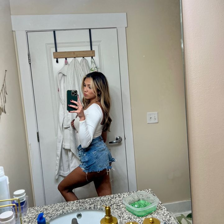 Profile Picture of hannah nowak (@hannowak23) on Tiktok