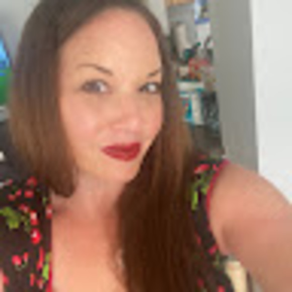 Profile Picture of Andrea Coverman (@acoverman) on Poshmark