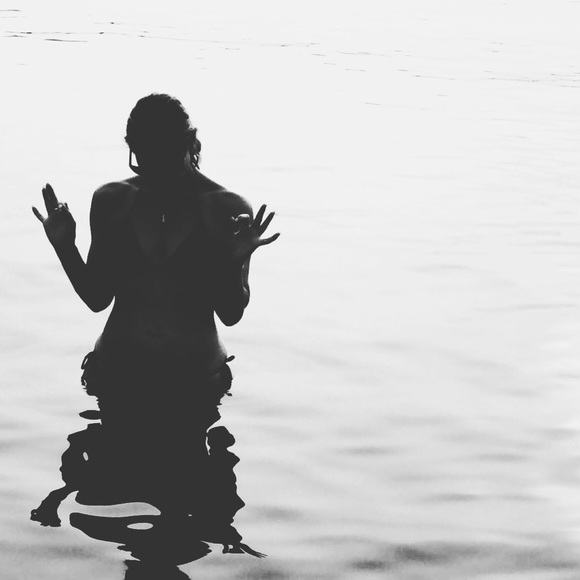 Profile Picture of Kari Quitter (@kariquitter42) on Poshmark