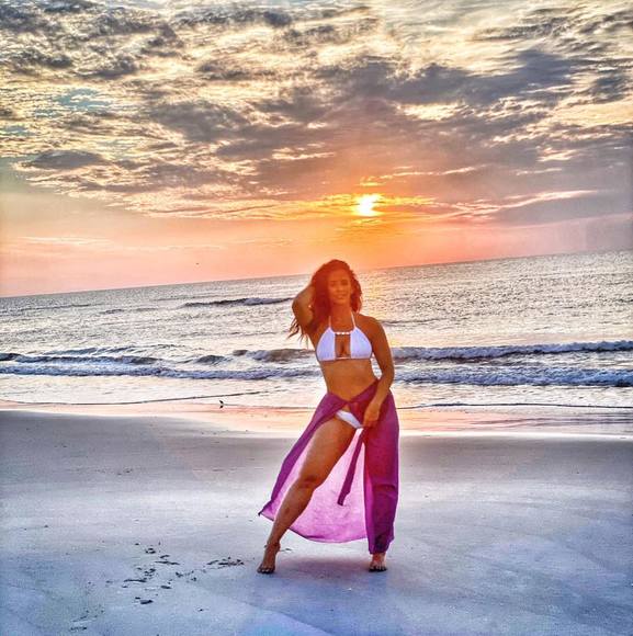 Profile Picture of Danielle Dinote (@danielledinote) on Poshmark