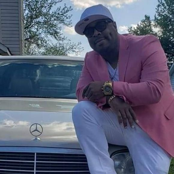 Profile Picture of Harold Tremayne (@cromwell19) on Poshmark