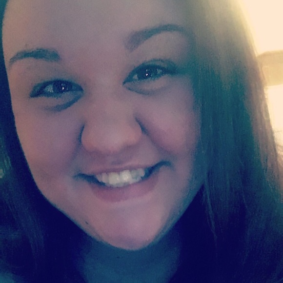 Profile Picture of Baylee Bozeman (@karsyn_baylee) on Poshmark