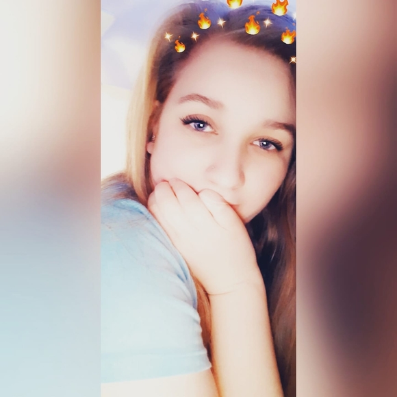 Profile Picture of Amanda Jolly (@ajolly1112) on Poshmark