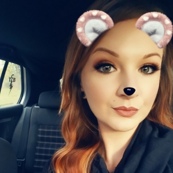 Profile Picture of Jessica Dearstyne (@jdearstyne) on Poshmark