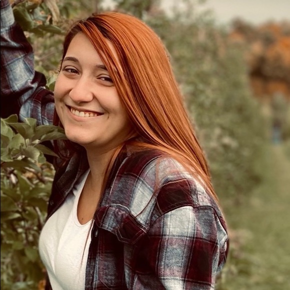 Profile Picture of Mia Simon (@shadow1864) on Poshmark