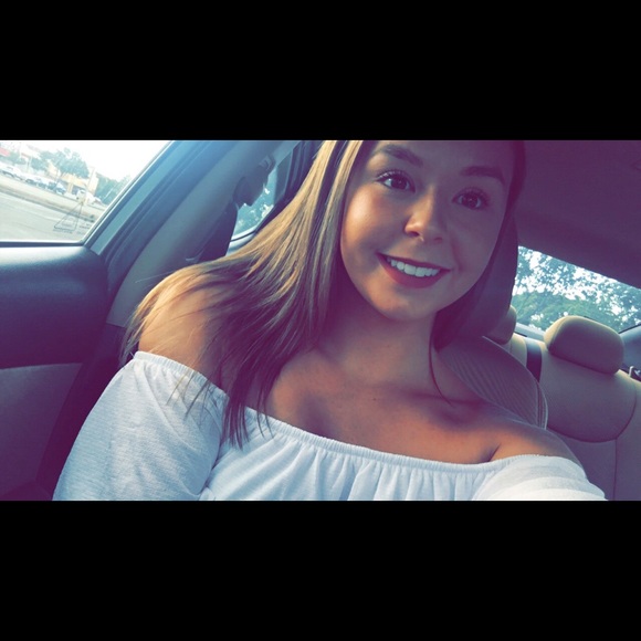 Profile Picture of Maria Bazzinotti (@mbazzinotti127) on Poshmark