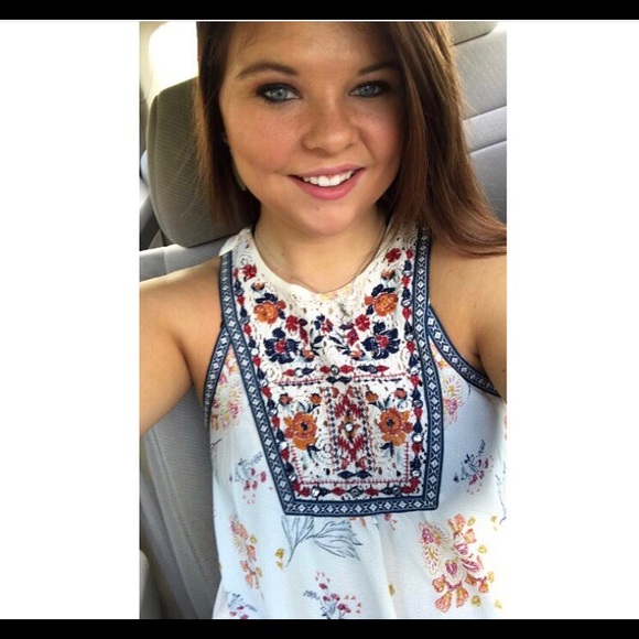 Profile Picture of Brittany Stout (@bnstout440) on Poshmark